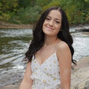 Meet your Posher, Mirella